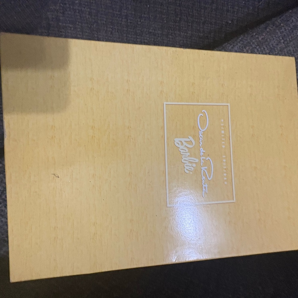 Oscar de la Renta Light Tan Barbie Box